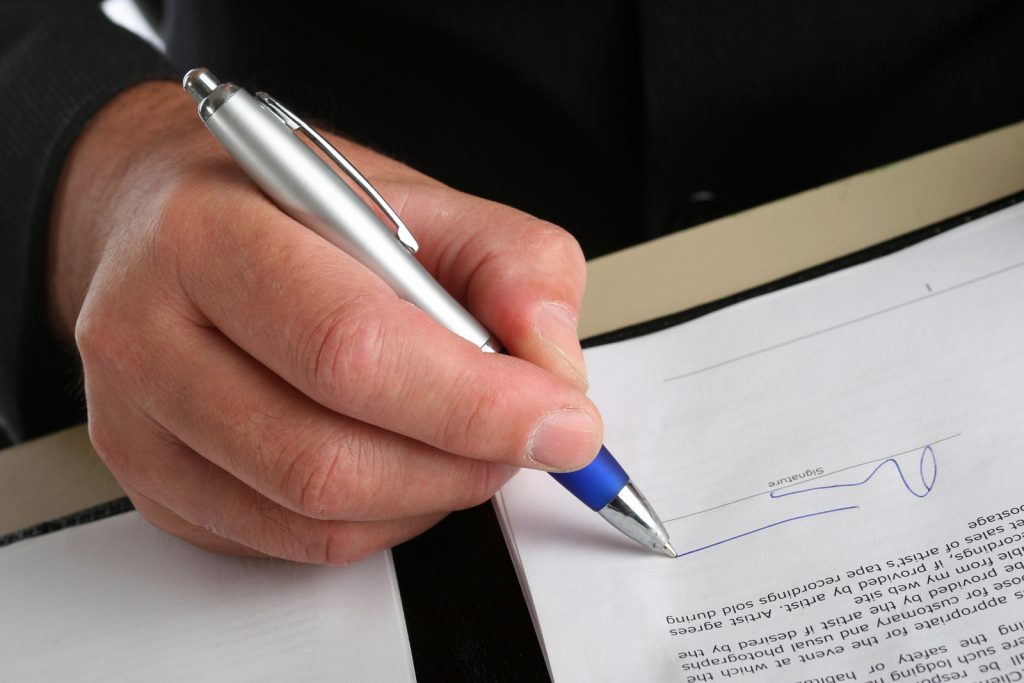 Los Angeles Easy Mobile Notary - Mobile Notary Santa Monica 2 signing on the paper using a blue pen